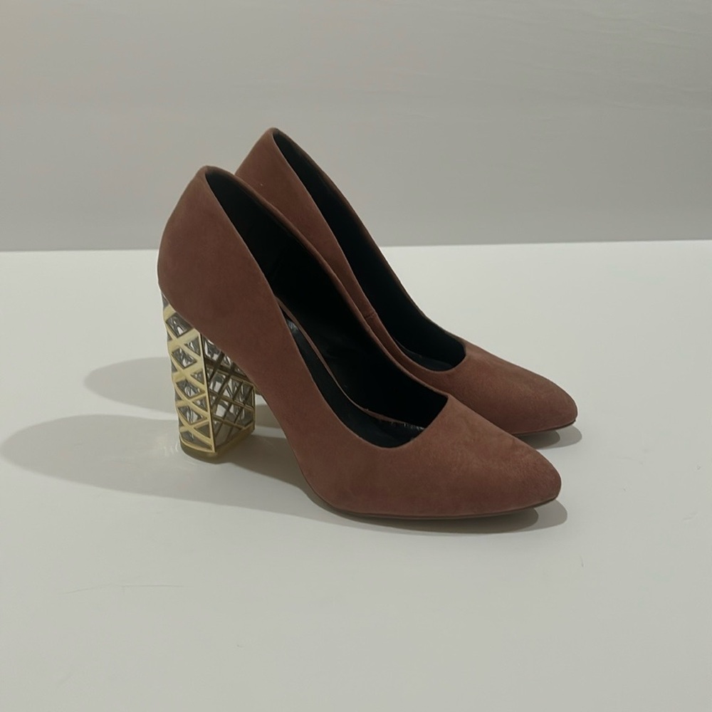 Le Chateau Pink Block Heel Pumps with clear and gold heels - LIKE NEW